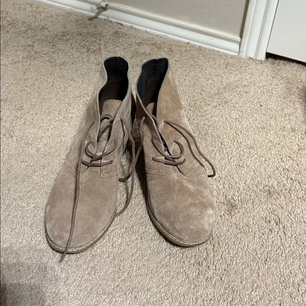 MICHAEL KORS Suede Ankle Booties SIZE 9 Fawn Wedge Tie Leather